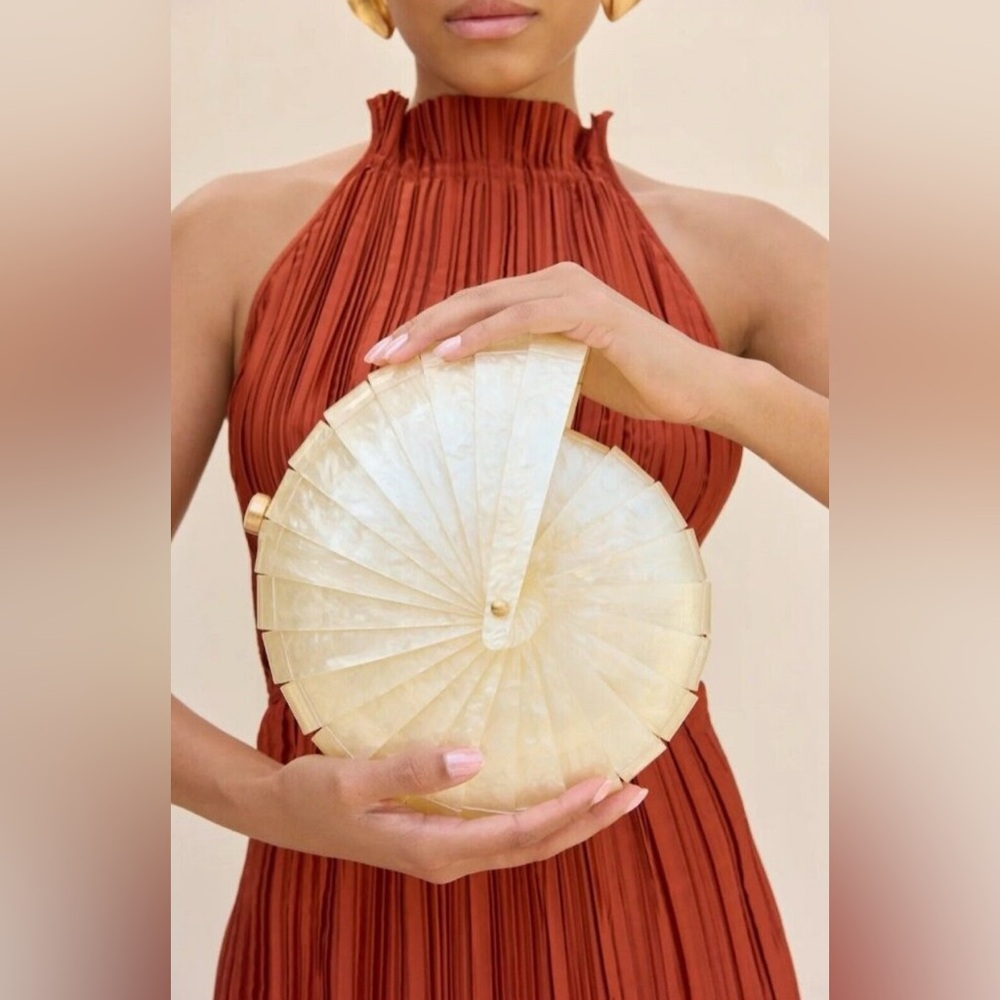 CULT GAIA Sirena Clutch Ivory Shell